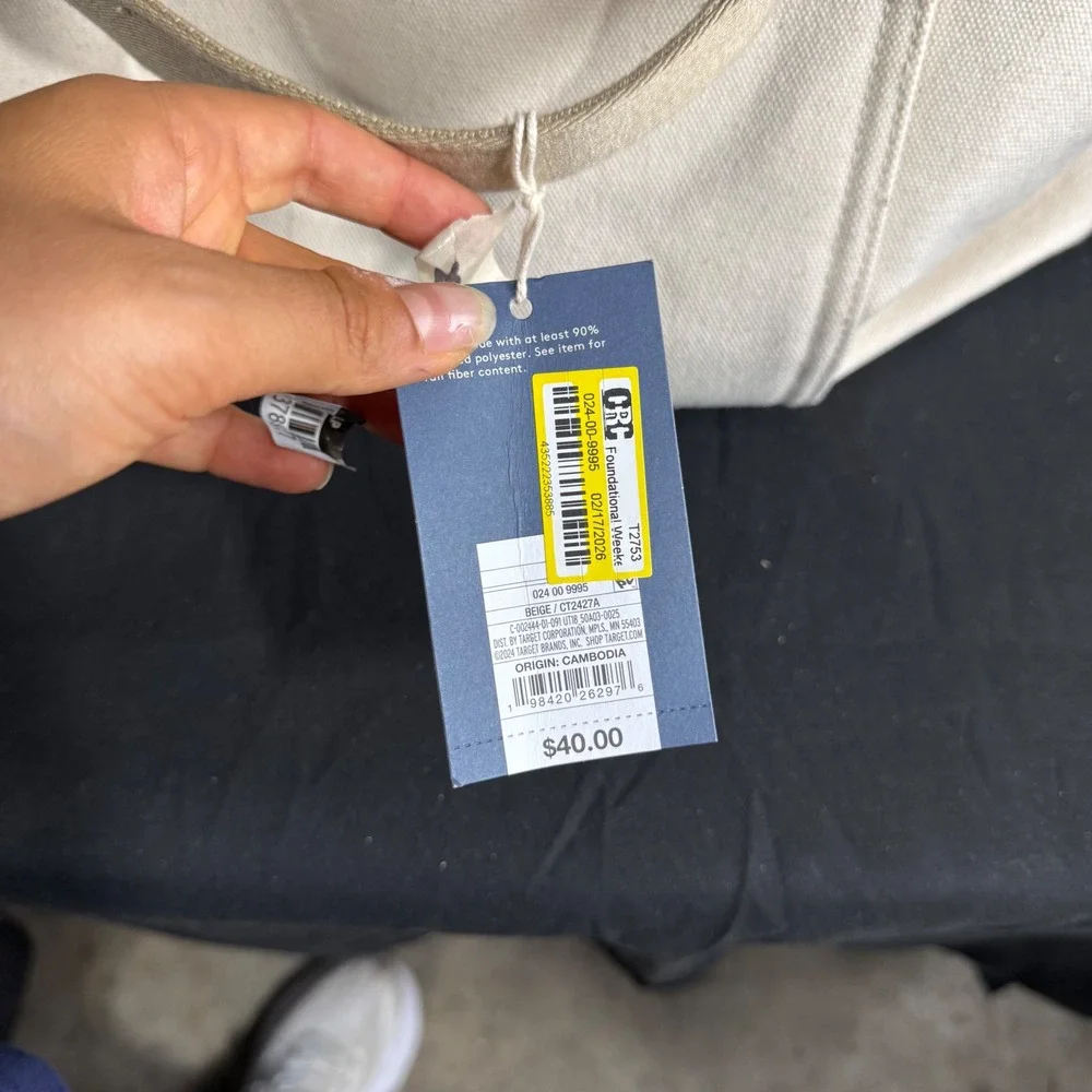 Universal Thread features color